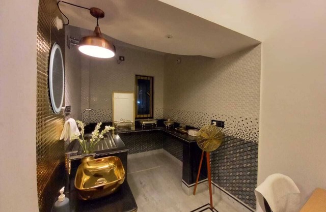 Darha House – A Refined 2BHK Residence Near Airport with Free Parking and AC