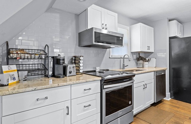 Darling Waldo Bungalow - Heart of Waldo only minutes to Plaza!