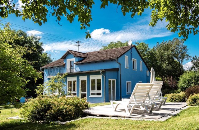 Das Blaue Haus mitten im Grünen - our Blue House surrounded by greenery