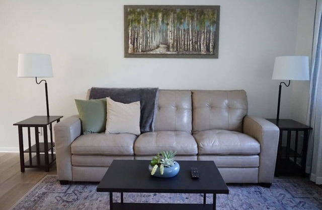 Davenport Delight ~ 2BR Townhouse