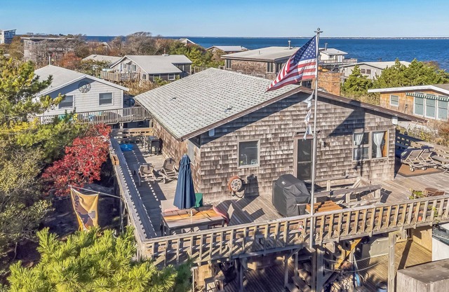 Davis Park Fire Island 5BR/2 Bath AC Waterviews, Waterviews Pet Friendly renovated Beach House