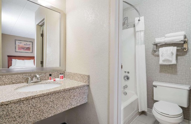 Days Hotel by Wyndham University Ave SE