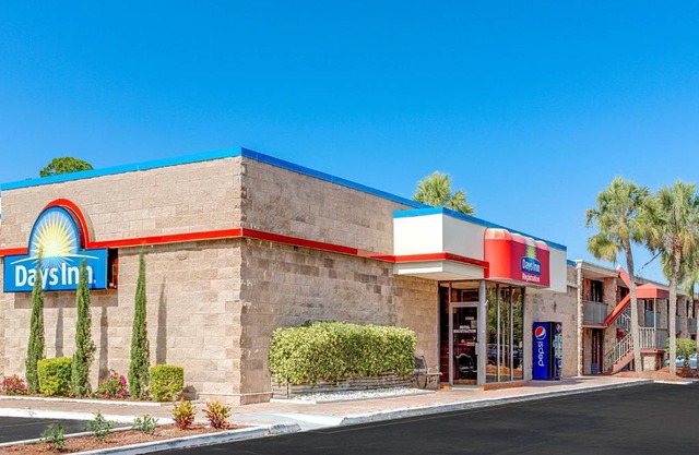 Days Inn by Wyndham Bradenton - Near the Gulf