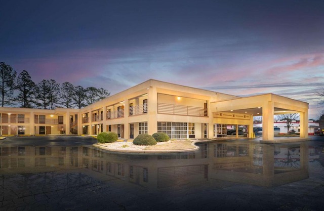 Days Inn by Wyndham Atlanta Stone Mountain