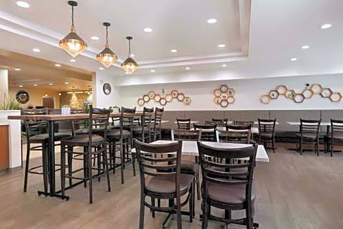 Days Inn & Suites by Wyndham Sherwood Park Edmonton