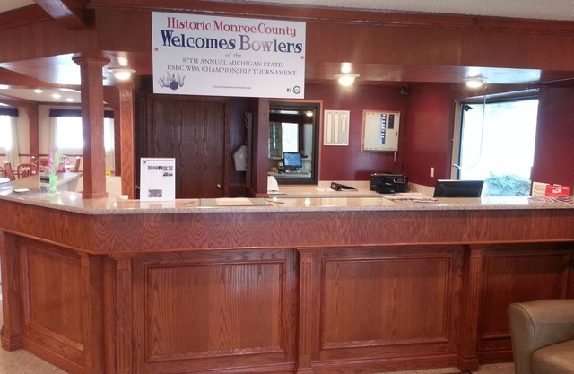 Days Inn & Suites by Wyndham Monroe