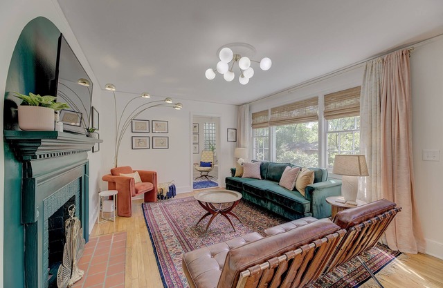 ✷ Dazzling Downtown Deco ✷ 2 BD 1 BA Home