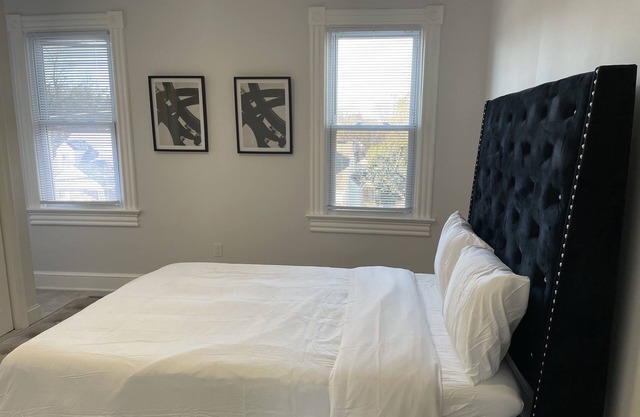 DC Burb Home on the Hill. Walking distance to metro, shopping & tons of eateries
