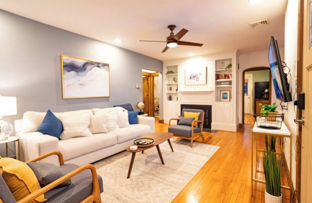 DC Metro: Cozy 4BR Cottage on a Hill - Pets allowed