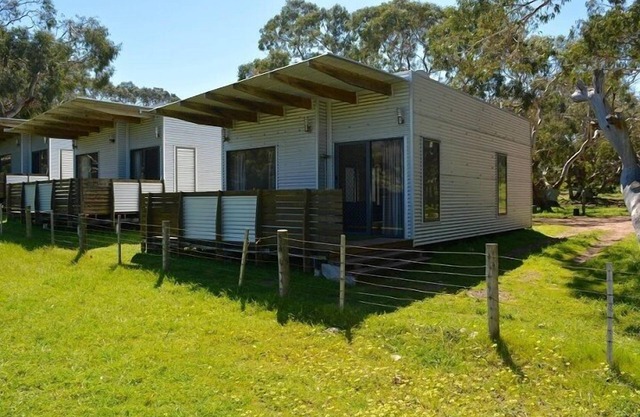 DE 3 - Deluxe Open Plan Cabin