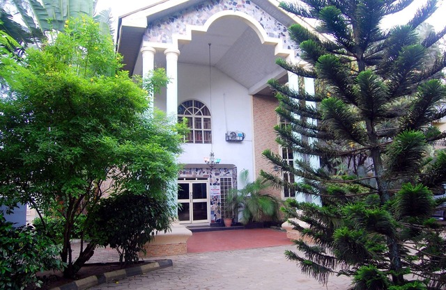 De-b Garden Hotel