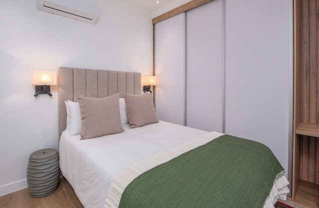 De Waal Grandeur Apartment - Stellenbosch CBD Luxury Stay