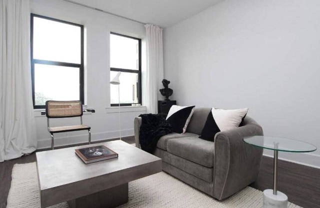 Debonair HP 1BR with Fast Transit to UChicago