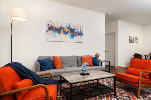 Decadent Haven Spacious 2BR 2BA 2 King Beds WFH GYM