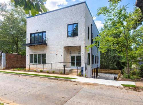 Decatur Delight Mixed- Use Apartments!