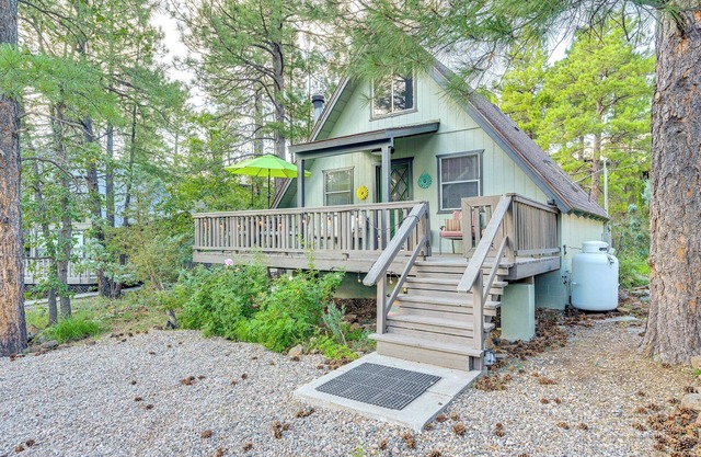 Deck & Grill: A-Frame Cabin in Munds Park!