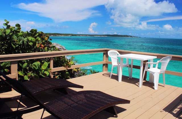 Deck Overhangs Ocean, Walk to Beaches/Bars/Restaurants, WiFi, On-site Parking
