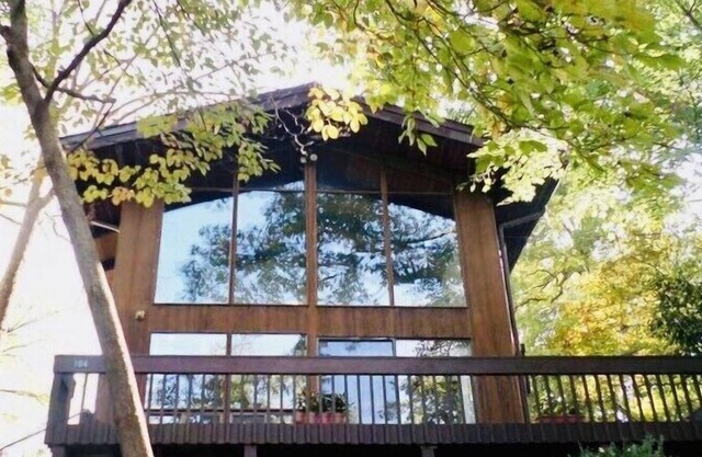 Deckhouse: walk down to the C&O towpath, close-in to Washington DC!