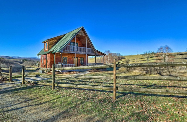 Decks & Panoramic Views: Rustic Sparta Cabin