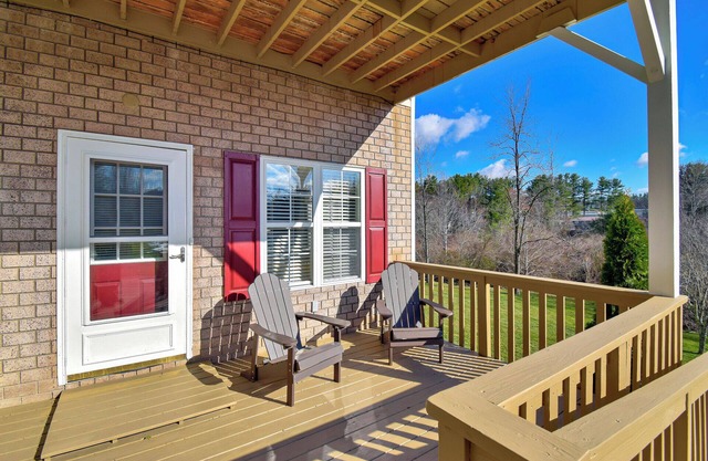 Deep Gap private apartment - close to Boone, App State and ski resorts.