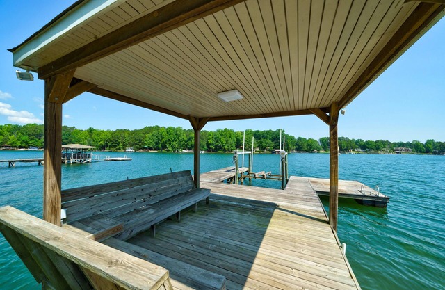 Deep Water Cove - Luxury Lakefront Home with Pool, Private Dock and Beach