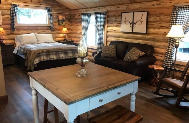 Deer Cabin at Cross WM Ranch - AC/Laundry included