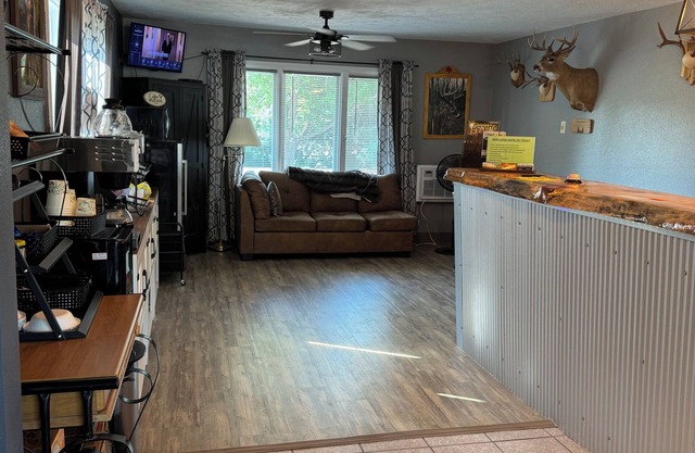 Deer Lodge Motel