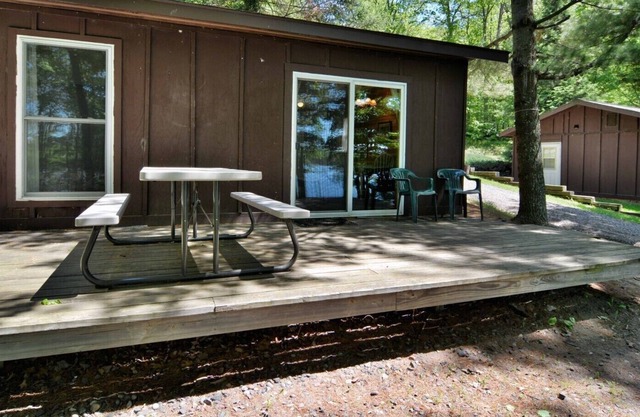 Deer Trail Resort Lakeside 8 | 2 Bed, 1 Bath