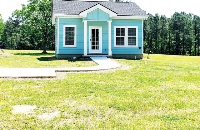 Deer View Cottage on 16 Acres, King Size Bed, No Pet Fee
