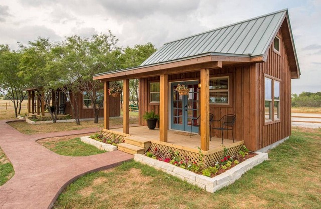 Deerfield Countryside Tiny Cabin #1