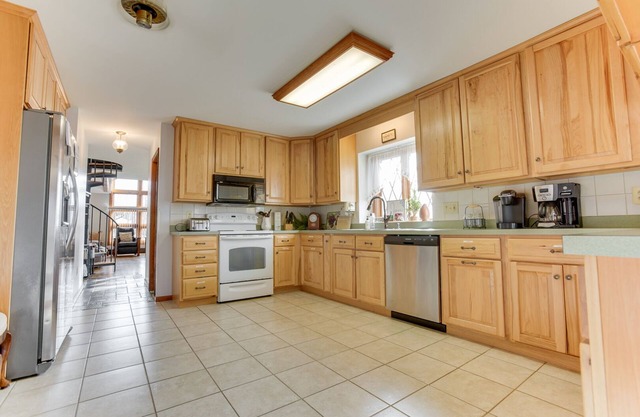 Deerfield Retreat | Pool Table, Fireplace + Play-Set!