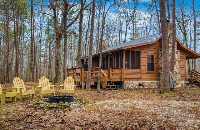 Deerwood-private, cozy cabin in the woods