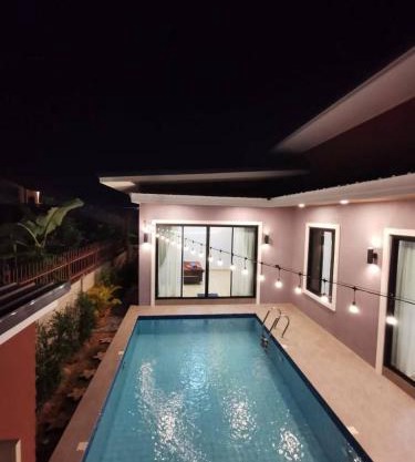 DeeverPool Villa