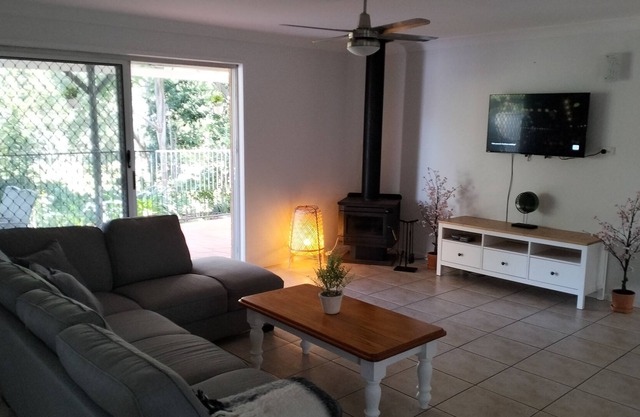 Delighful 4 bdr home in a peaceful setup near Brisbane, Gold Coast & theme parks