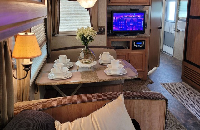 Delightful 1 bedrm stationary camper on private lot in B'klyn NY