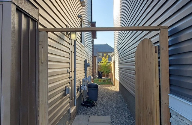 Delightful and Serene Private Studio Close to the Airport