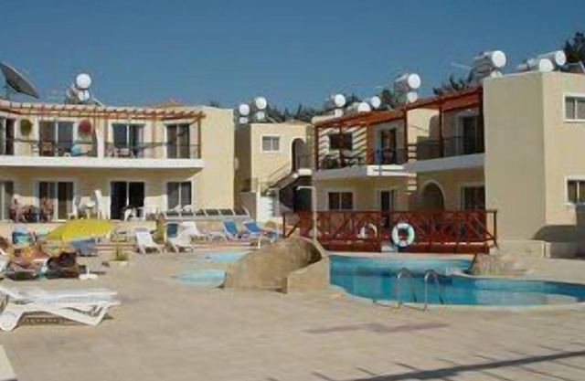Delightful Apartment with Shared Pool - TV, Wifi, AC - Modern and Well Equipped