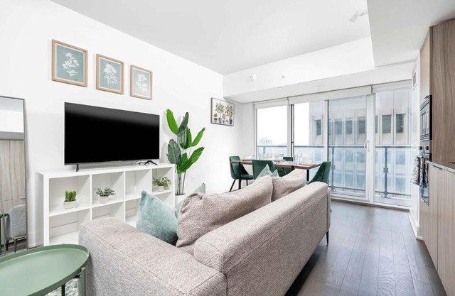 Delightful Condo Beside U of T - Sleeps 3
