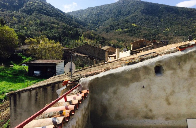 Delightful Gite in the hills, ideal for bathing, chateaux and wine