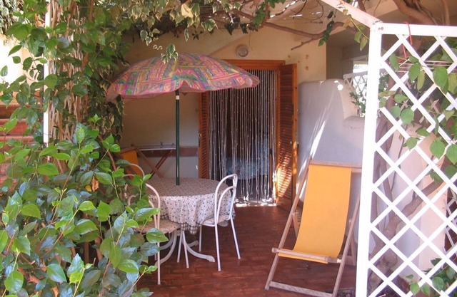 Delightful one-room apartment surrounded by greenery