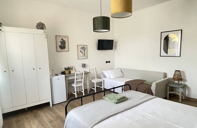 Delightful renovated apartment in central location(CIR 037006-CV-00541)
