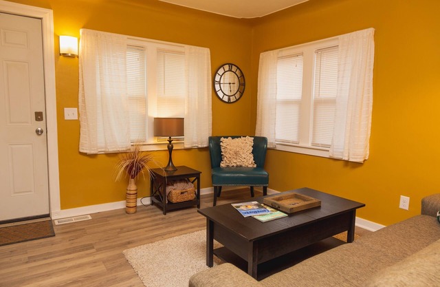 Delightfully quiet & cozy, middle of everywhere