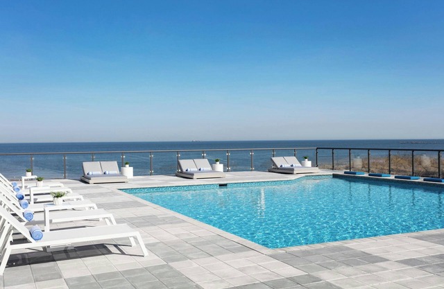Delta Hotels by Marriott Virginia Beach Waterfront Suites