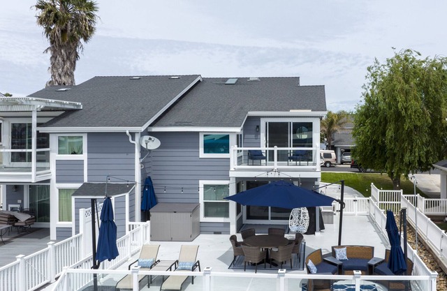 Delta Waterfront Contemporary Family Retreat - New 2023!