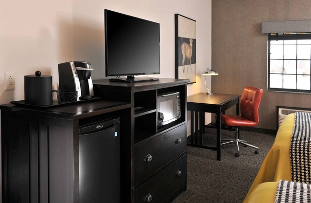 Deluxe 2 Queen, Complimentary hot breakfast, Stoney Creek Kansas City