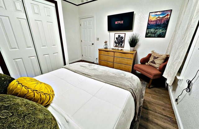 Deluxe 2BD/1.5BA Heart of Downtown Sacramento
