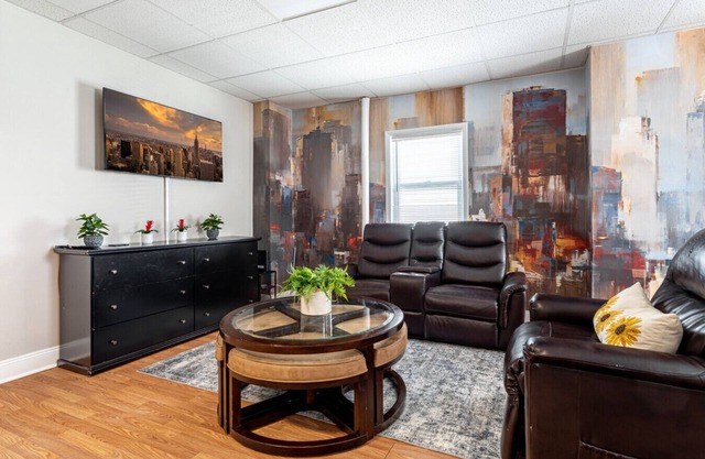 Deluxe 4BR Duplex | Sleeps 16+ | Near NYC