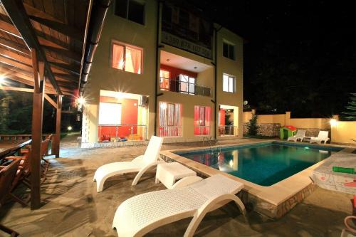 Deluxe Art Maisonettes in Panoramic Roof Complex