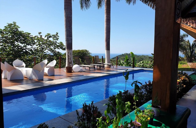 Deluxe Bungalow #1 w/Sea View