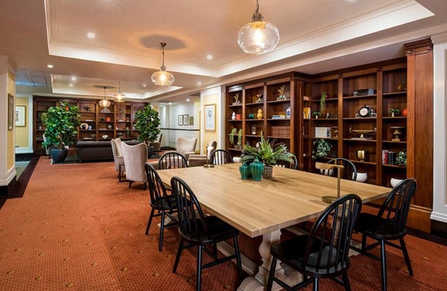 Deluxe Double Bed w balcony in Brisbane with WiFi